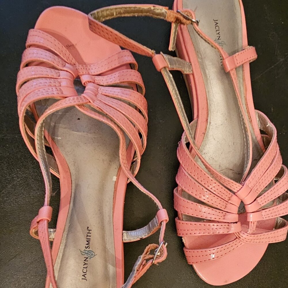 Jaclyn Smith Flat Sandal, Salmon, size 6W